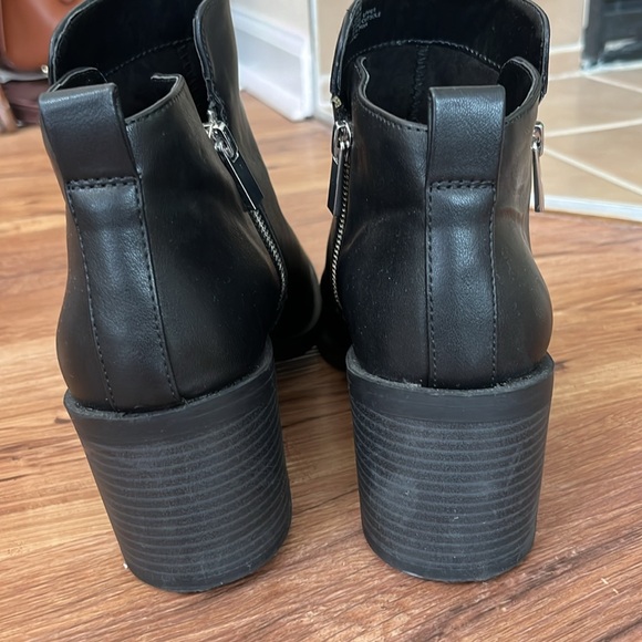 BCBG Generation ankle boots, size 8.5 - Picture 4 of 6